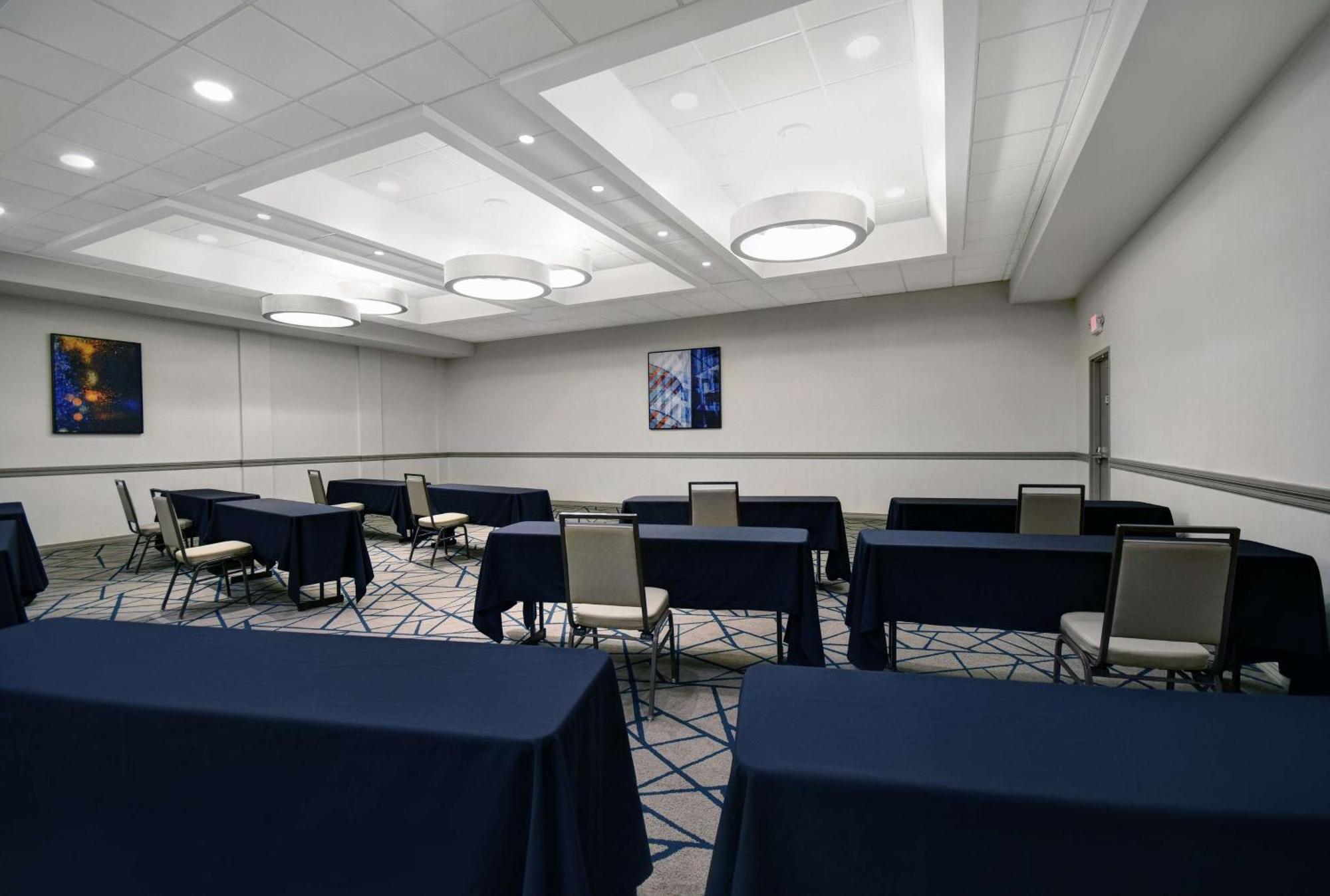 Embassy Suites By Hilton Detroit - Livonia/Novi Esterno foto