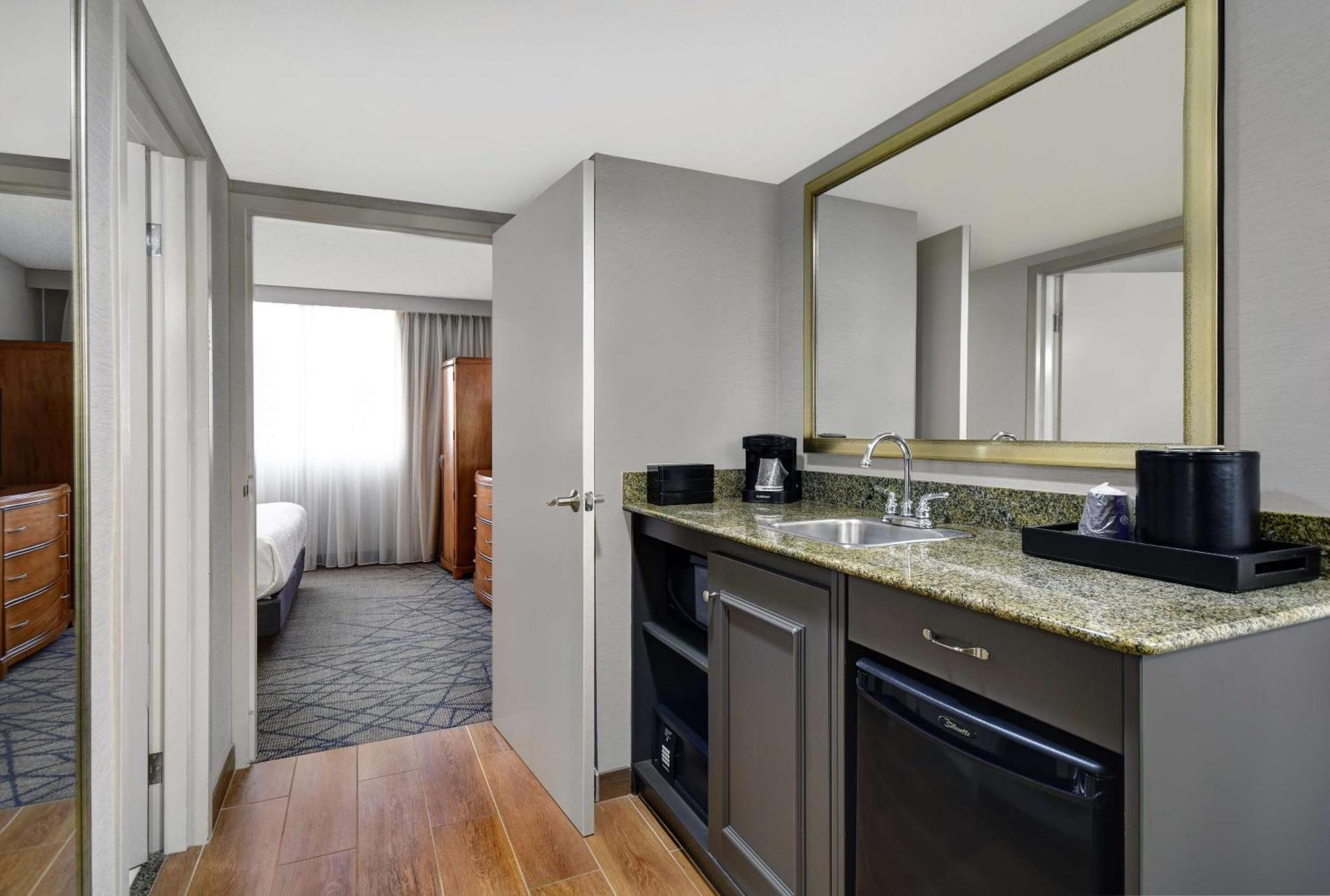 Embassy Suites By Hilton Detroit - Livonia/Novi Esterno foto