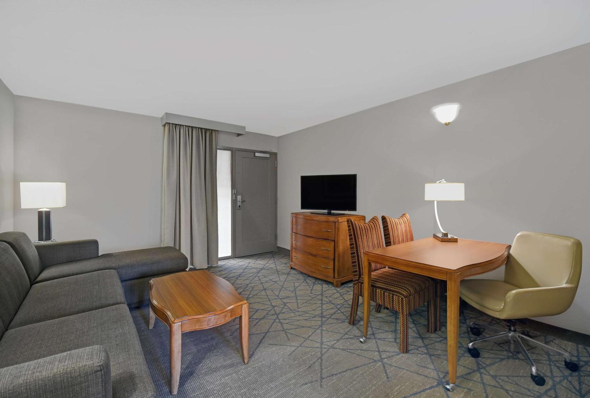 Embassy Suites By Hilton Detroit - Livonia/Novi Esterno foto
