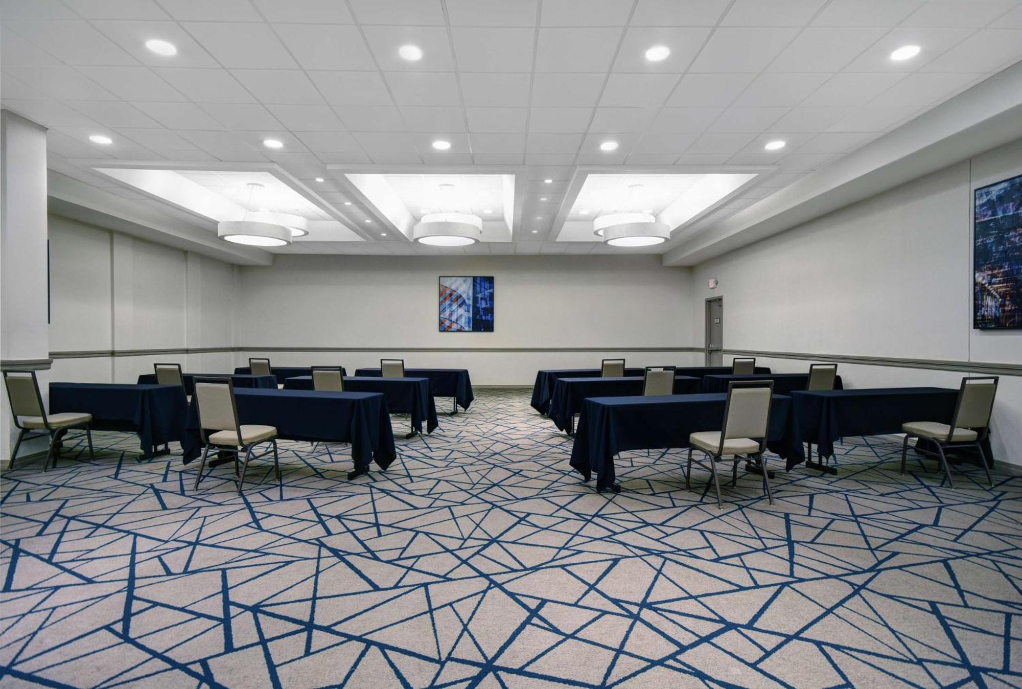 Embassy Suites By Hilton Detroit - Livonia/Novi Esterno foto