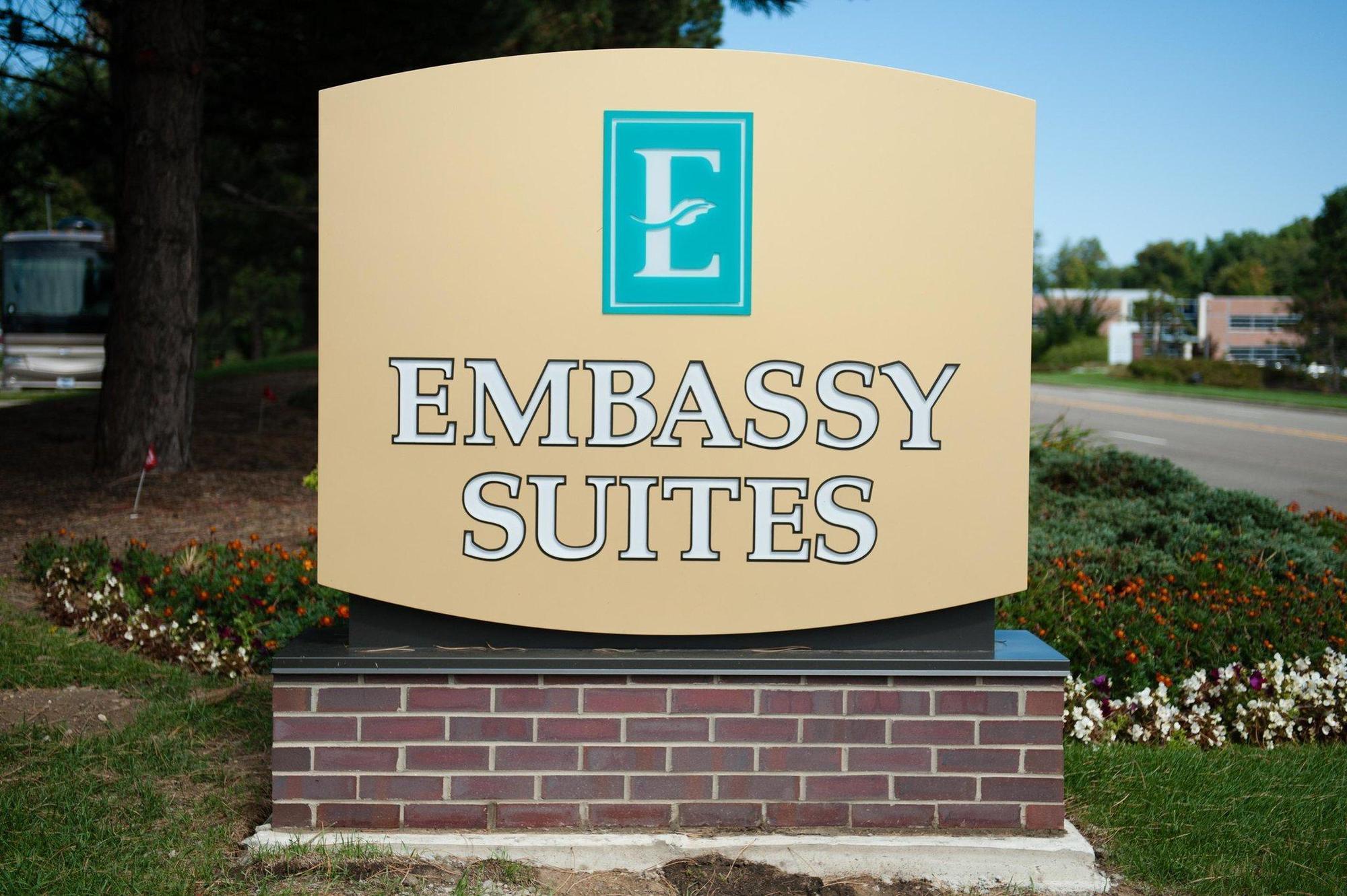 Embassy Suites By Hilton Detroit - Livonia/Novi Esterno foto